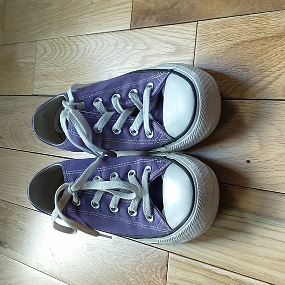 Purple converse - Picture 2 of 4